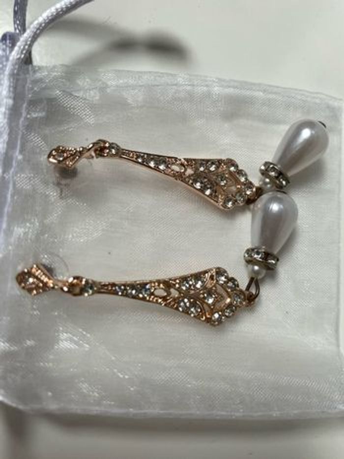 Très jolies boucles d'oreilles fantaisie rosé strass et perles - photo numéro 6