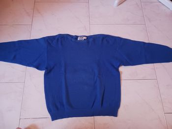 pull bleu 40% angora taille 36-38 HK
