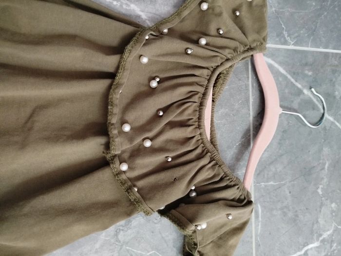 Robe volant et strass kaki - photo numéro 2