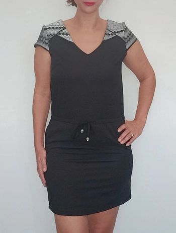 Petite robe noire manches courtes sequins 36