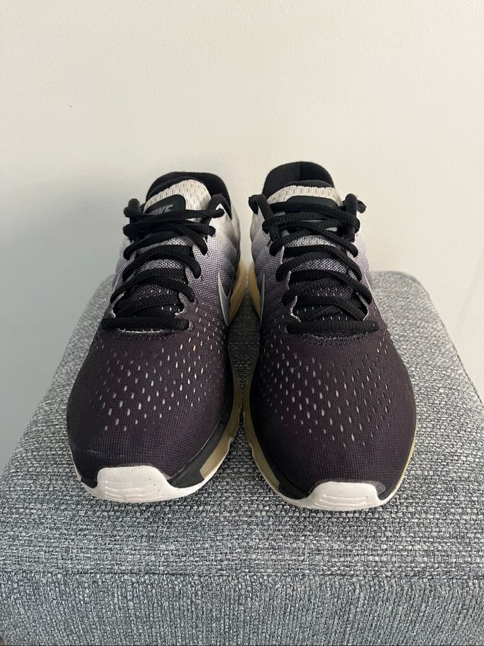 Baskets Nike Air Max 2017 Taille 37.5 - photo numéro 2