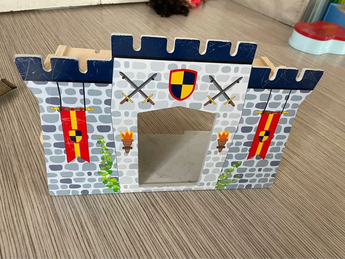 Porte château en bois