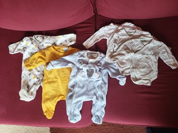 Lot 3 pyjamas et 3 bodies taille naissance