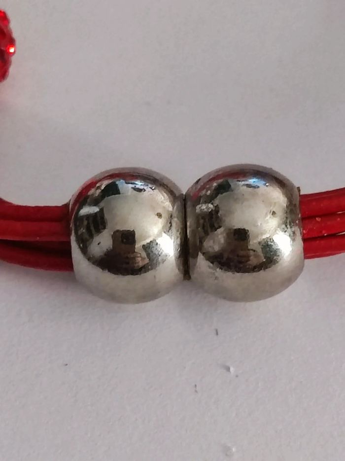 Bracelet rouge - photo numéro 4