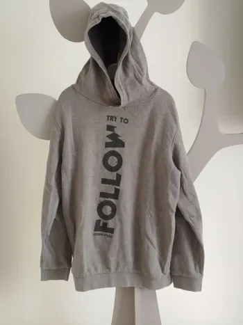 Sweat à capuche gris Kiabi taille 12 ans