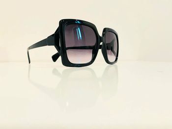 Lunette de soleil femme carrée noire taille large uvprotection catégorie 3