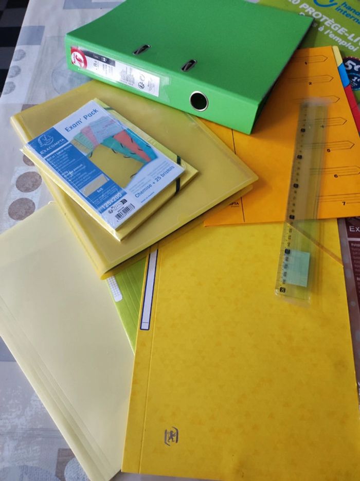 Lot de fournitures scolaires - photo numéro 2