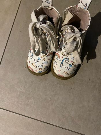 Chaussure de fille taille 22