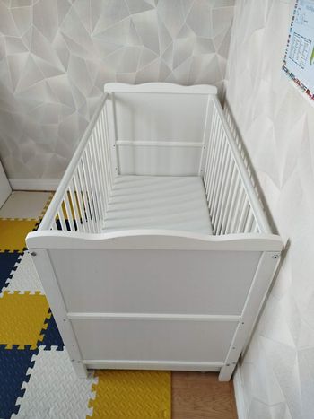 Lit bébé évolutif avec matelas aloé vera, rails de protection, réglable en hauteur, 120x60