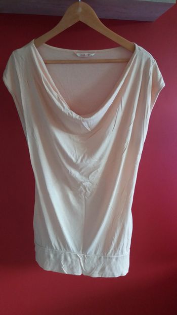 T-shirt rose pâle camaieu