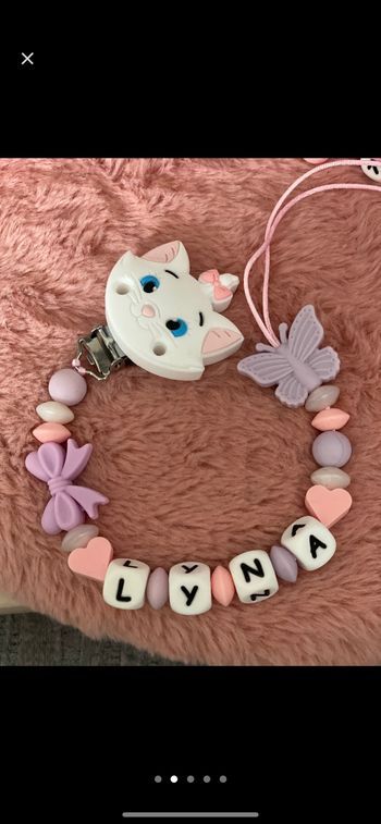 Attache tétine lyna