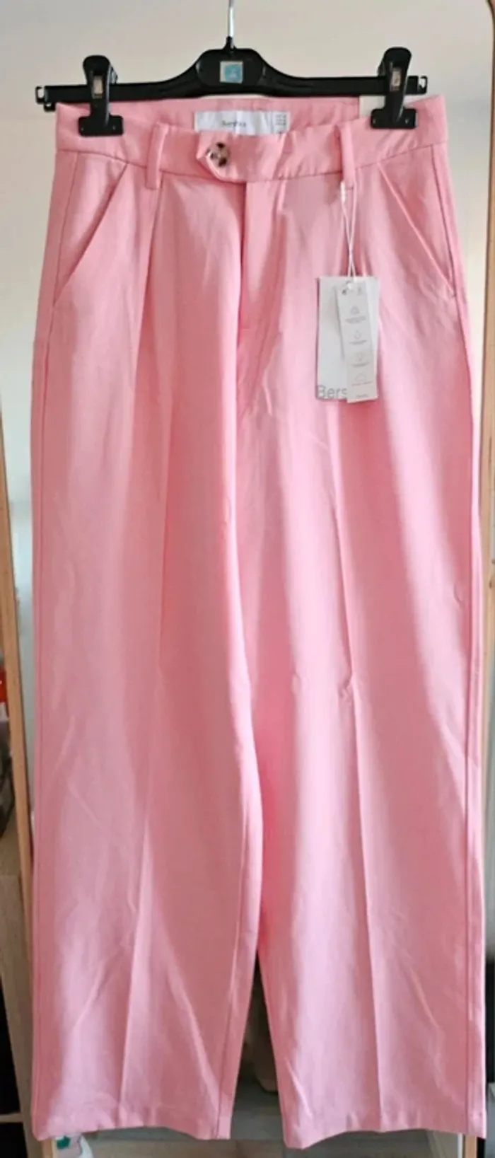 Pantalon large rose bershka taille 36 neuf avec étiquette