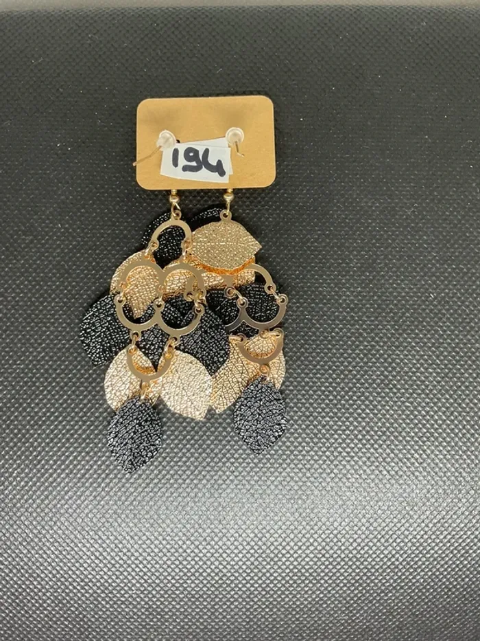 Boucles d’oreilles pendante neuve - photo numéro 2