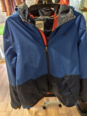 Veste   Decathlon garçon 
taille 14/15 ans