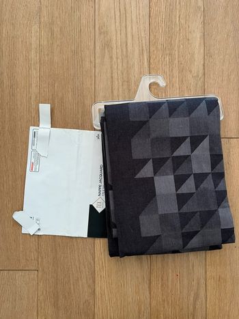 Nappe neuve avec étiquette noir/ gris tex 170cmx300