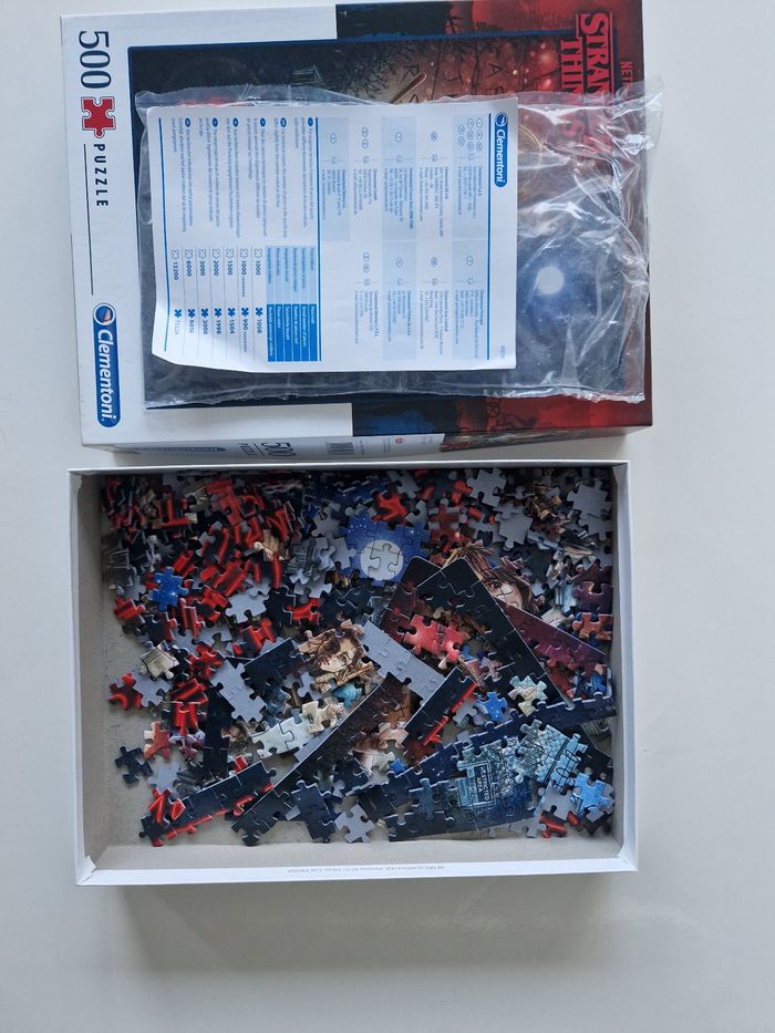 Puzzle Stranger things Clementoni  
500 pièces - photo numéro 2