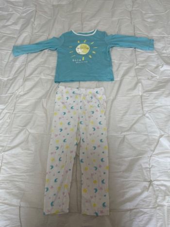 Pyjama bleu et blanc
