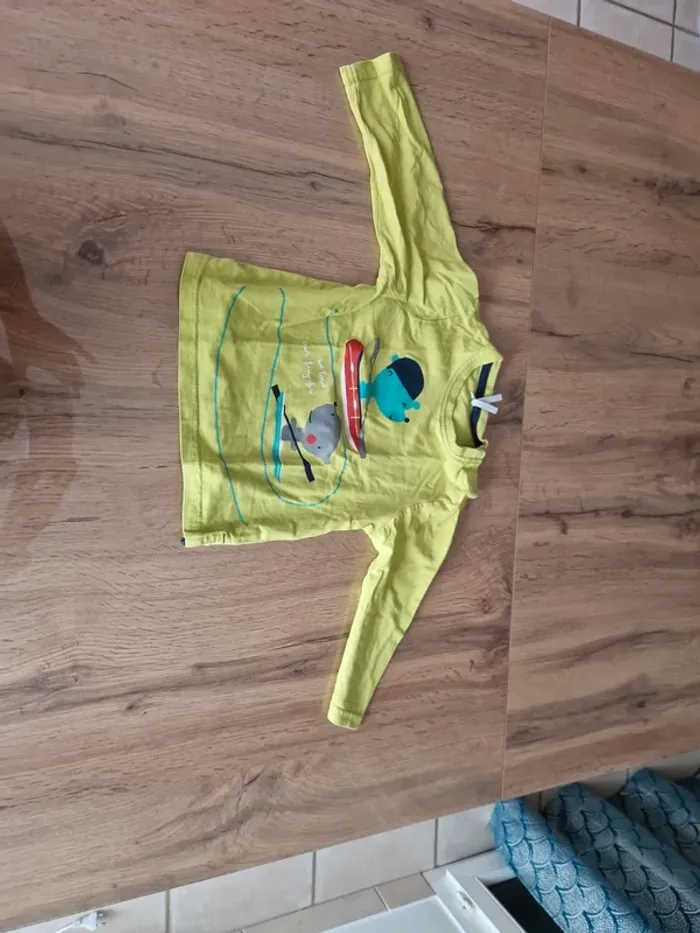 Lot - 2 pantalons + 2 bermudas + 1 tee shirt - 18 mois - photo numéro 6