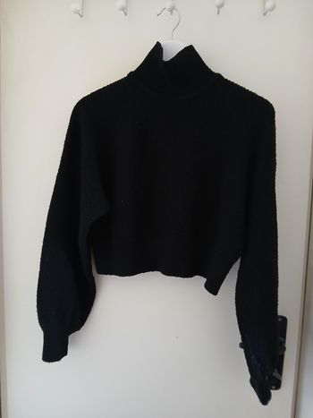 Pull noir court col cheminée