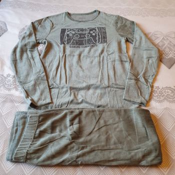 Pyjama velours orchestra de taille 14ans