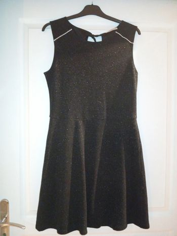 Robe noire brillante