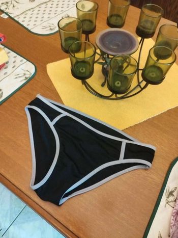 Maillot de bain bas noir et blanc taille L/40