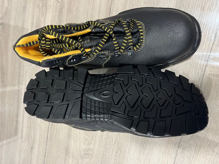 Chaussure haute de sécurité 44 - photo numéro 2