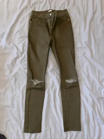 Pantalon kaki genoux fendus