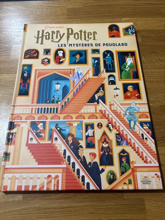 Beau livre Harry Potter les mystères de Poudlard