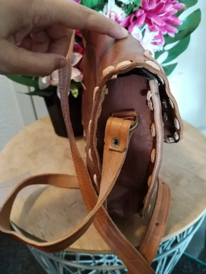 Sac bandoulière en cuir de vachette neuf - photo numéro 4