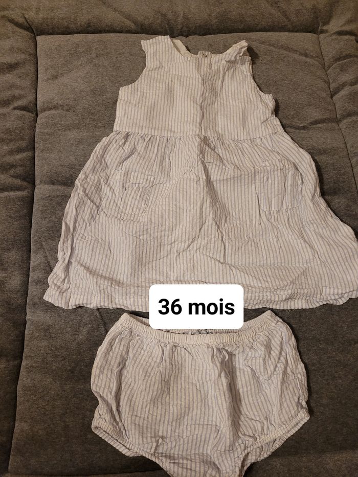 Ensemble rayé blanc et bleu