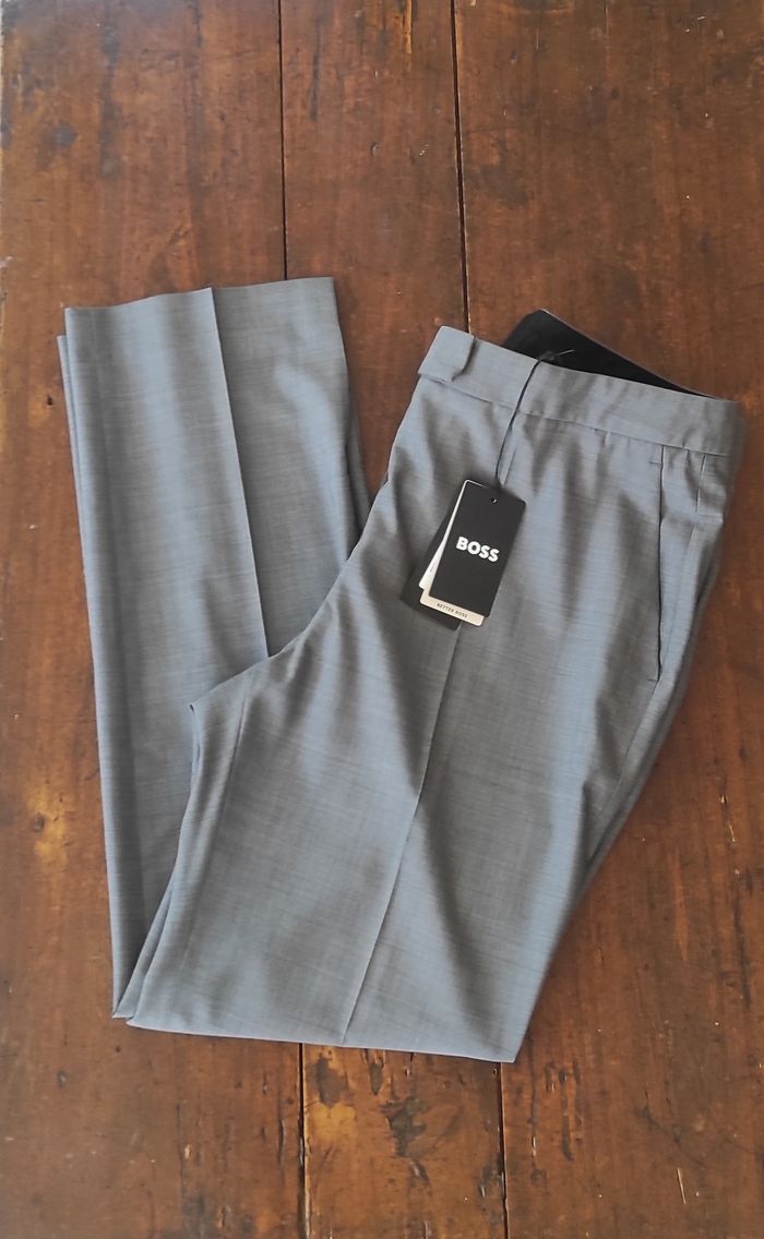 Pantalon fuseau tailleur BOSS neuf avec étiquette