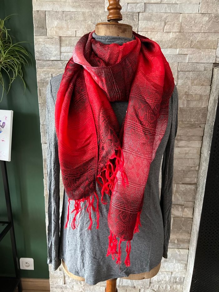 Écharpe rouge - photo numéro 3