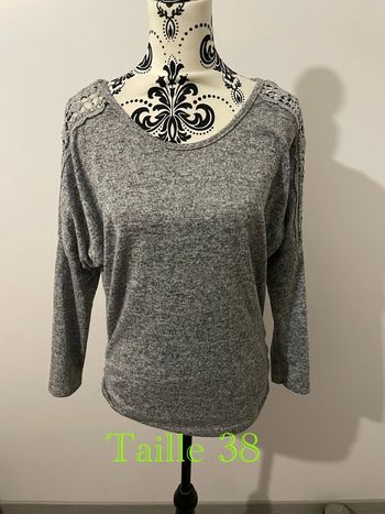 Pull à manches longues tout doux gris à dentelle manche dos ouvert taille 38