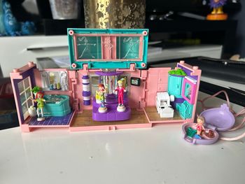 Polly pocket salle de gym et collier