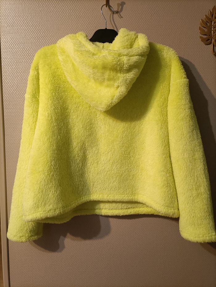 Pull polaire jaune à capuche - photo numéro 2
