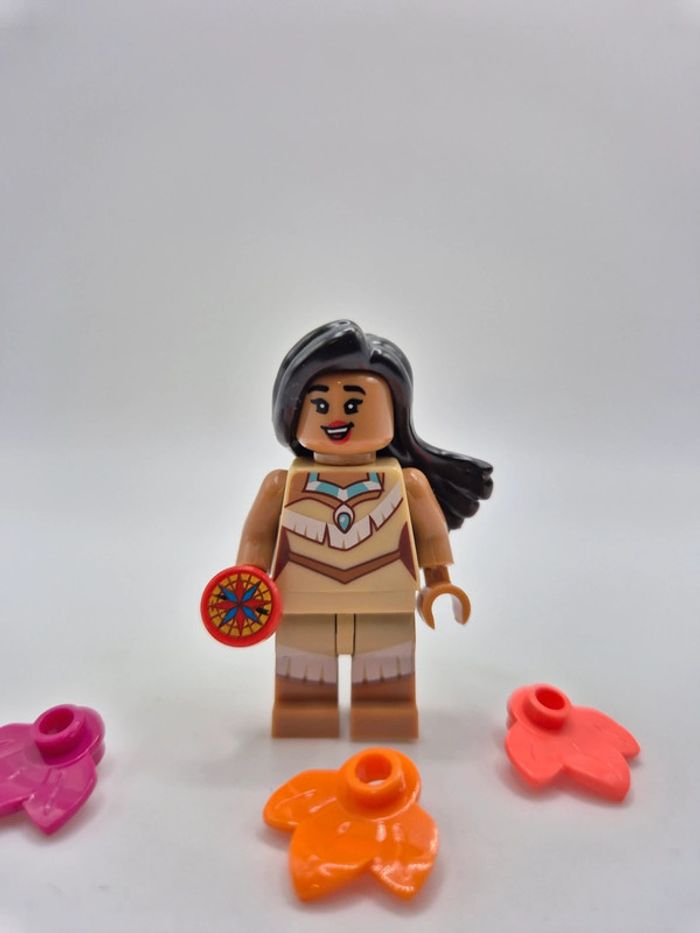 Figurine type lego Pocahontas Disney - photo numéro 2
