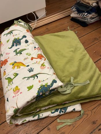 contour de lit dinosaures