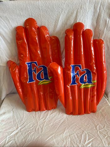 Gants géants gonflables Henkel/Fa – Supporters/événementiel