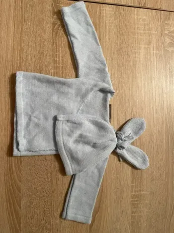 Lot de gilet bonnet et gant Naissance / 1mois