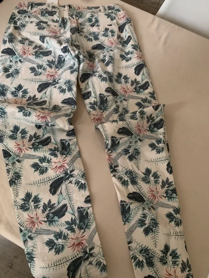 Pantalon camaïeu taille 38 style chino tres bon état motifs fleurs - photo numéro 8