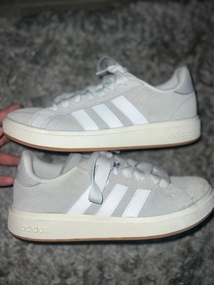 Adidas grise - photo numéro 2