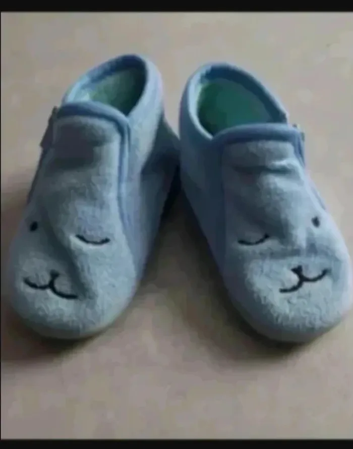 paire de chaussons montants à fermetures pointure 20 bleu Très bon état Tissaia