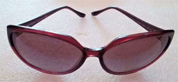 Lunettes de Soleil "Vogue" - photo numéro 3