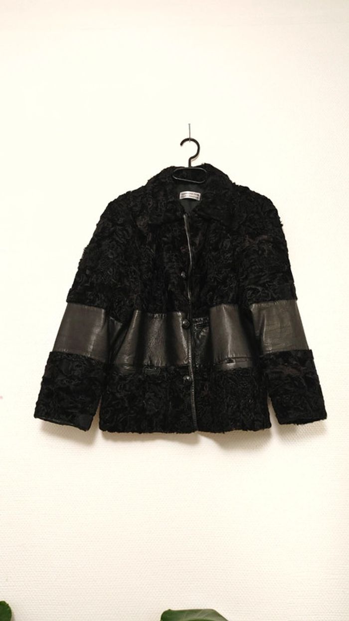 Très belle veste noir artisanale vintage en mouton retourné et cuir made in France épaulettes