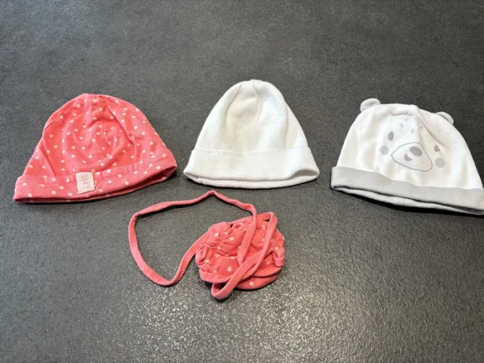 Lot bonnet naissance