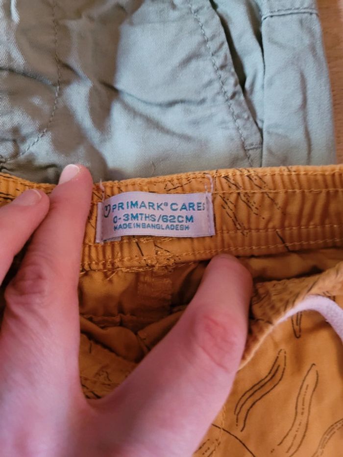 Lot 2 shorts primark 3 mois tbe - photo numéro 3