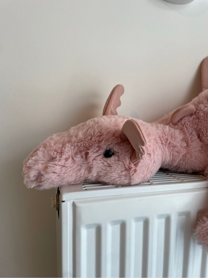 Enorme Peluche JEllYCAT HUGUE DRAGON ROSE 🩷 - photo numéro 5