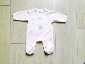 Pyjama rose en velour. Fille 1 mois. Marque Tex