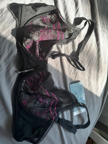 Soutien gorge rouge gorge